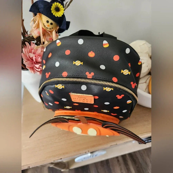 NWT Disney Mickey Mouse Pumpkin Halloween Glow in the Dark Backpack - Picture 4 of 11